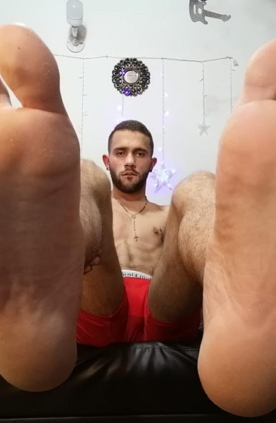 FEET HOT BIG