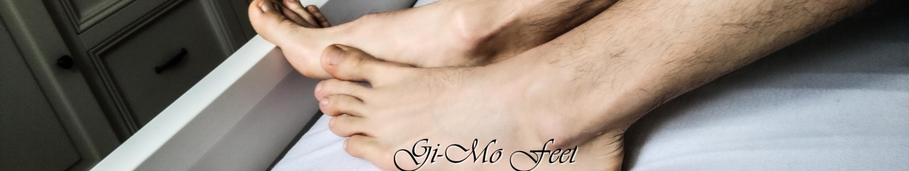 Background Gi-Mo Feet