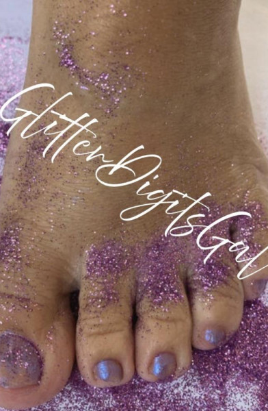 Glitter Digits Gal