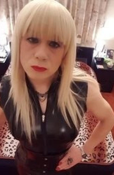 tvbjqueen 🔞 Tgirl MILF with a 7" cock!