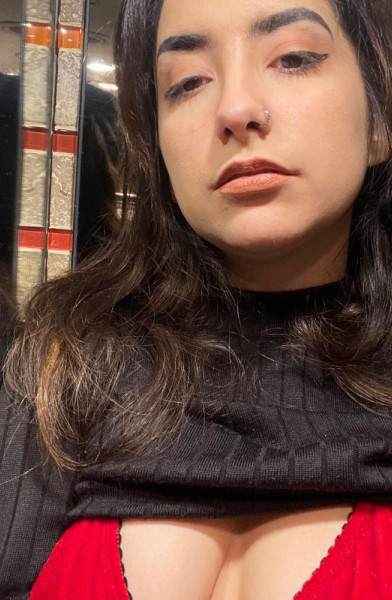 Mia K - Nerdy, cute and sassy