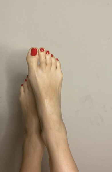 Tiffany's feet