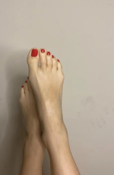 Tiffany's feet