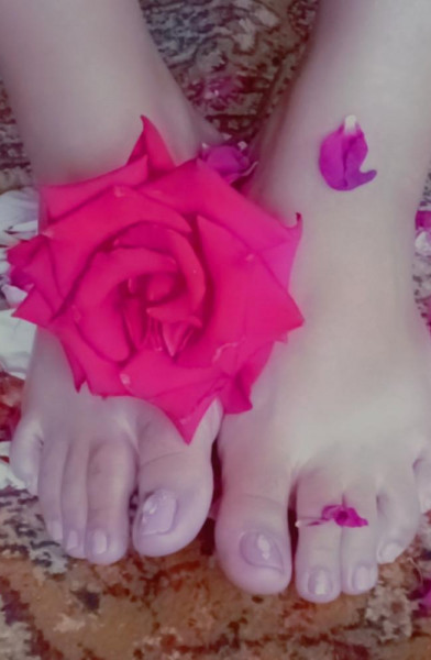 Angel Foot 🦶🏼🌺👣