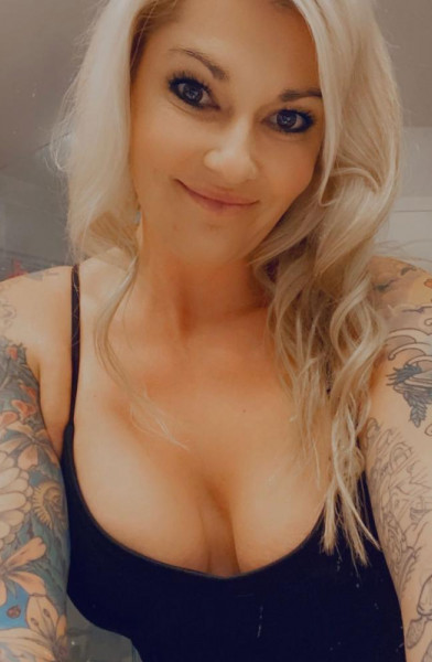 Tattooed_blond