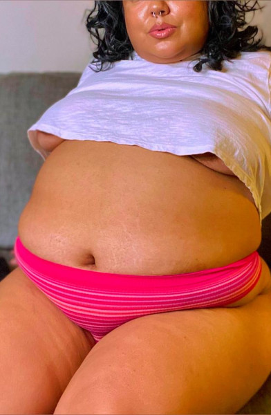 Nikki | Soft Belly Latina