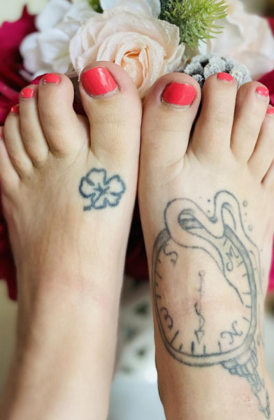 Dainty Foot Girl Fetish