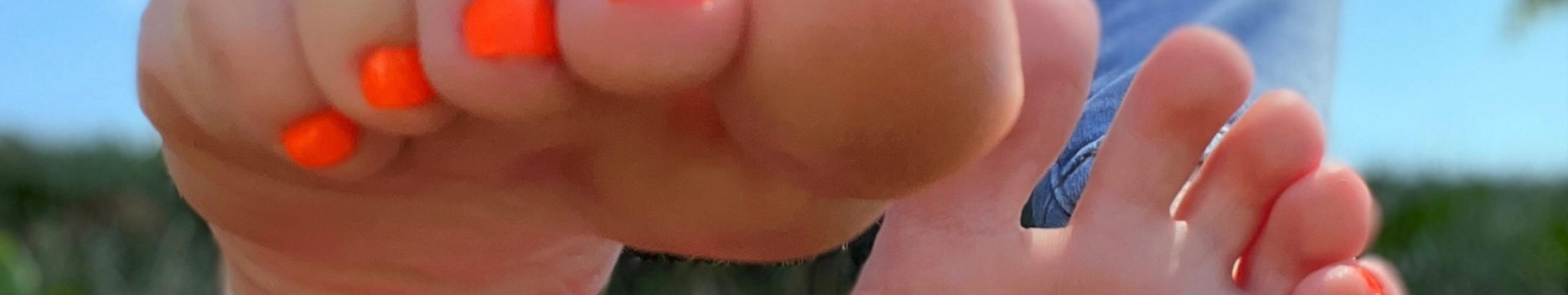 Background Toe.Luxx Background Toe.Luxx