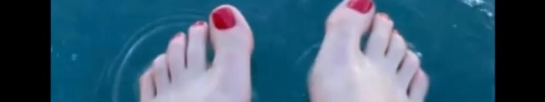 Background Tweenkel Toes