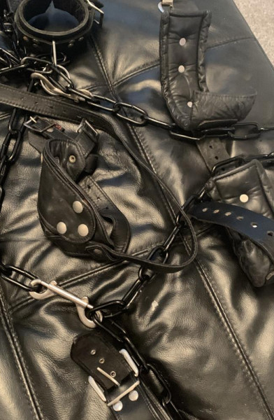 Leatherdom9”