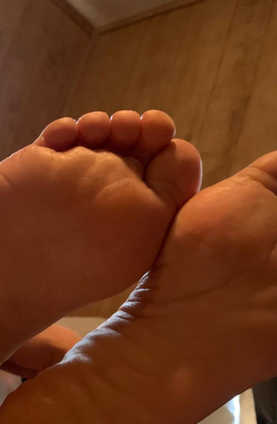 Sexy Latina feet