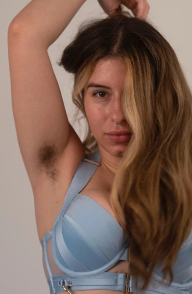 Chloe Kreams | Huge Bush &amp; Hairy Armpits