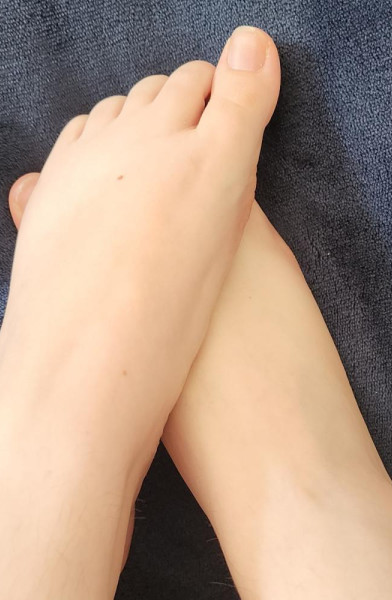 Only feet pics