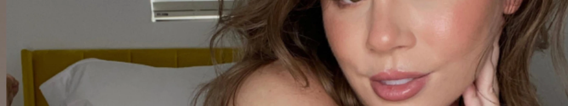 Background Alexis Adams Background Alexis Adams