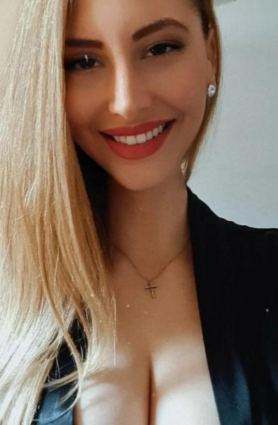  Ashley Greyy
