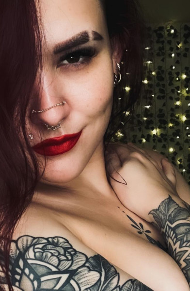 Kinky Tattooed Redhead ⛓️ 💋