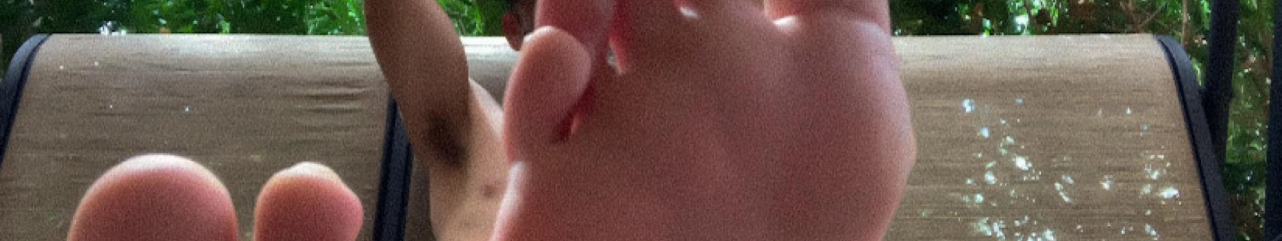 Background MaxxSoles Background MaxxSoles