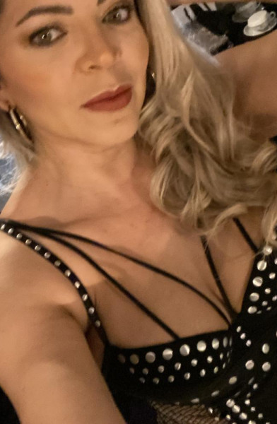 Glamour Wife