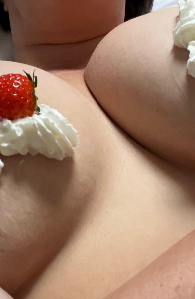 Boobs&amp;food69