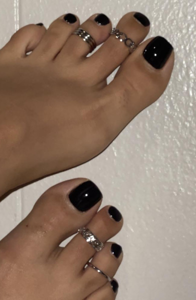 Pretty feet