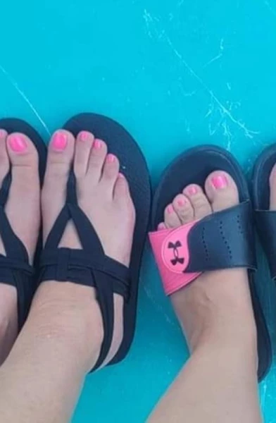 Holly Toes