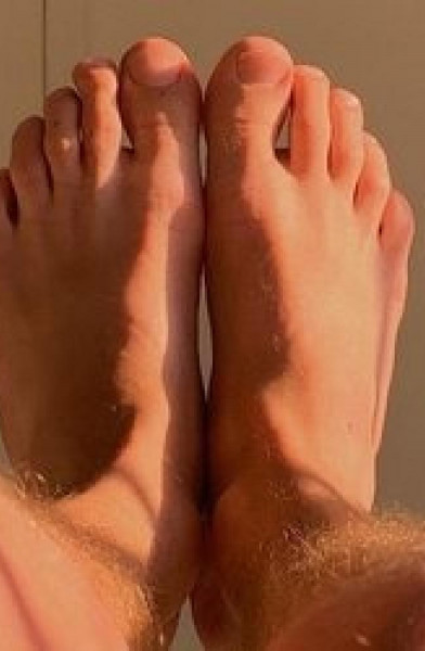 Feet_woodmac