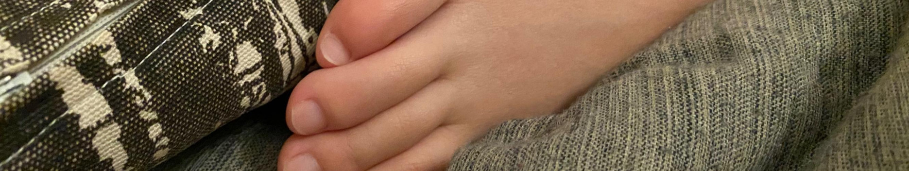 Background attentionseekingtoes Background attentionseekingtoes