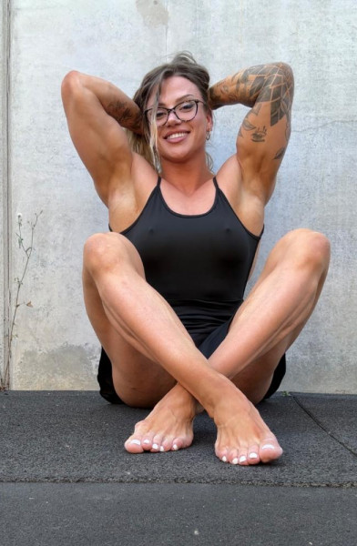 Verini - German Muscle Mommy 💪🏽🖤🔥