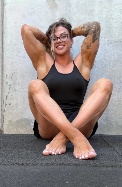 Verini - German Muscle Mommy 💪🏽🖤🔥