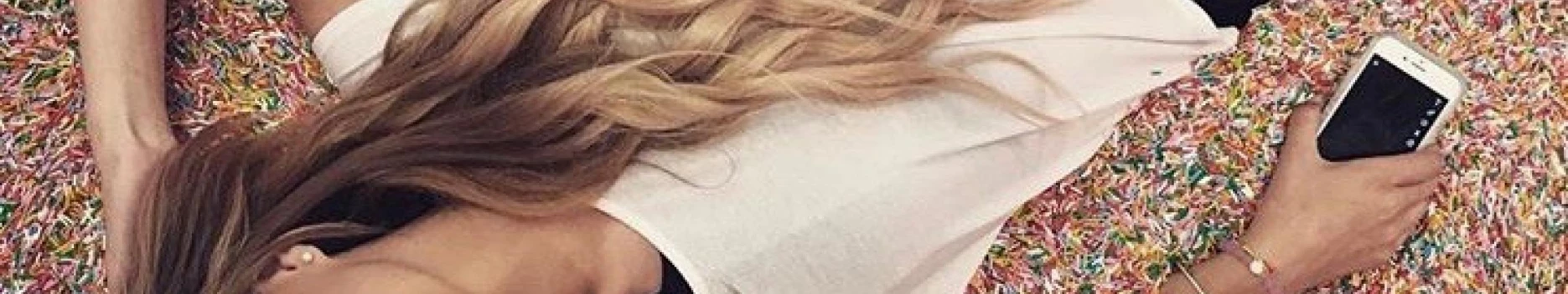 Background Sabrina Background Sabrina