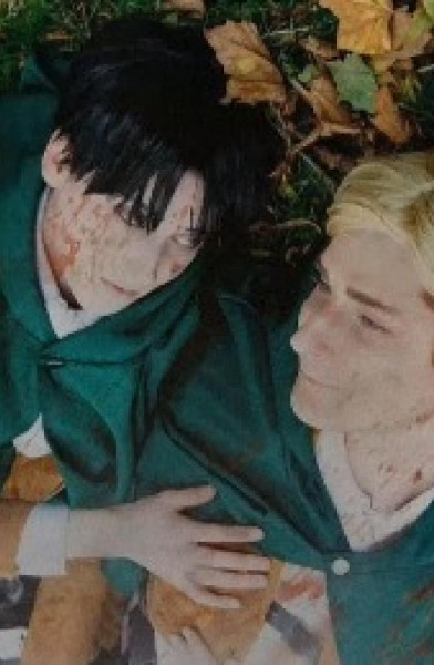 Cosplay Levi and Erwin