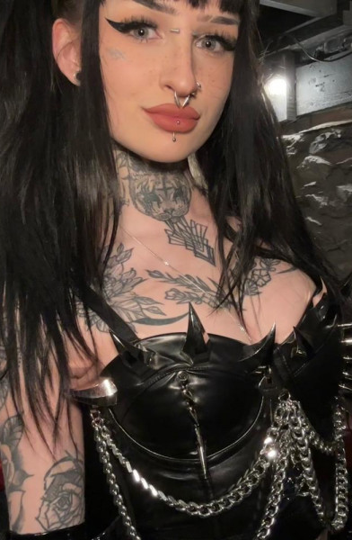 🖤TATTED GOTH MOMMY⛓️ FETISH FRIENDLY🖤