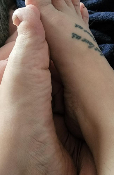 Tiny_feet