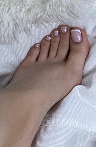 lori.feet