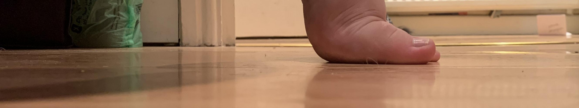 Background Toes 🐝 hoes