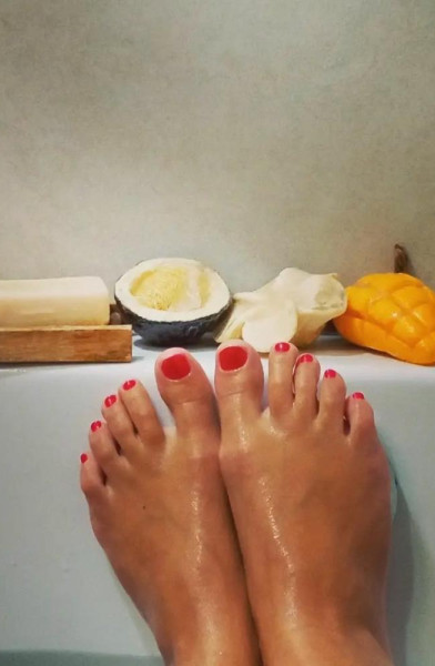 Laura sweet feet